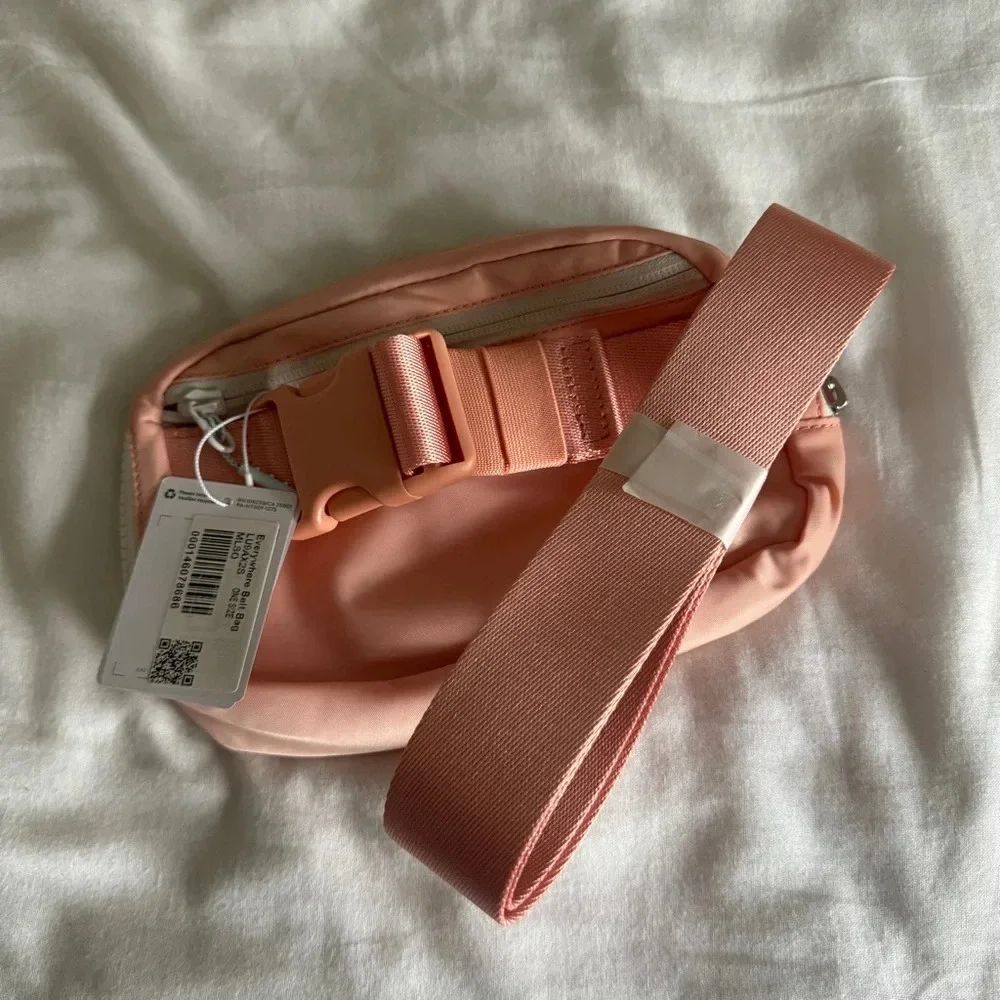 🆕🩷 Lululemon Everywhere Belt Bag Melon Sorbet - Picture 5 of 7